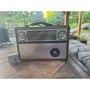 Vintage GE World Monitor P-990A 17 Transistor 5 Band Shortwave Radio Tested